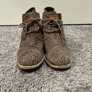 TOMS boots